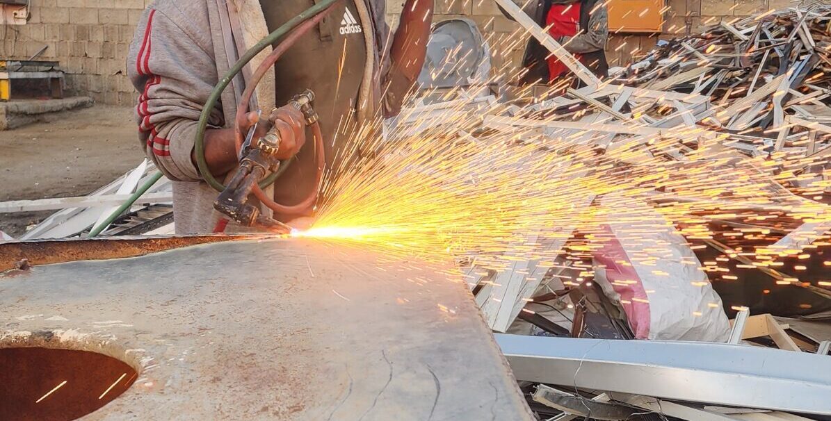 سكراب الحرجه: الحل الأمثل لشراء السكراب والسيارات وهدم المباني